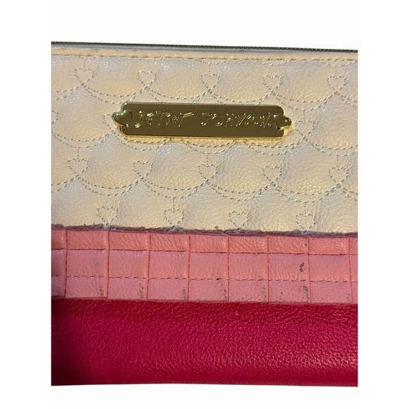 Betsey Johnson Oh Frills Wristlet Wallet Travel Pink White Leather Quilted - Picture 2 of 10